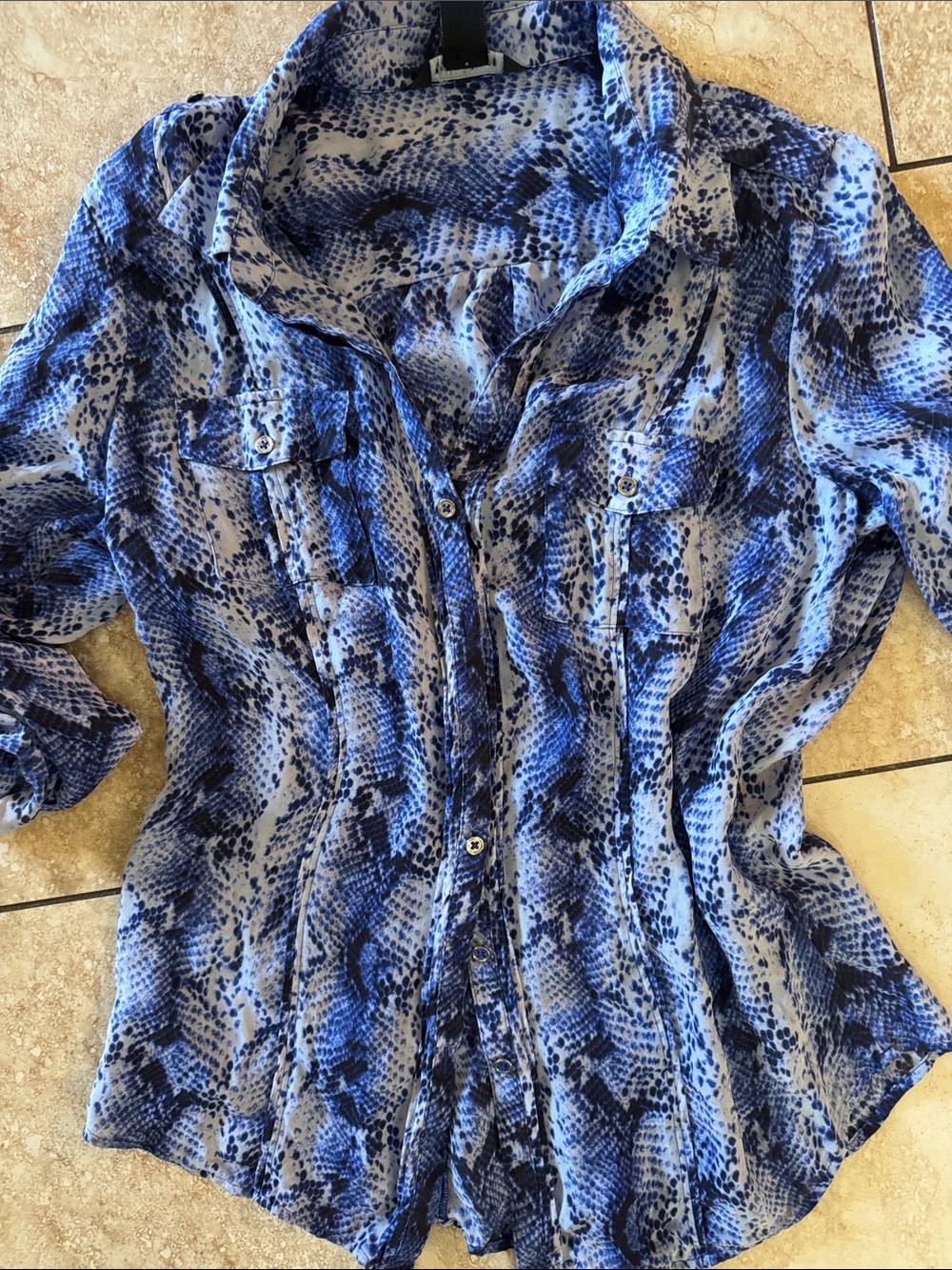 White‎ House Black Market Blue Snake-Print Button Front Blouse